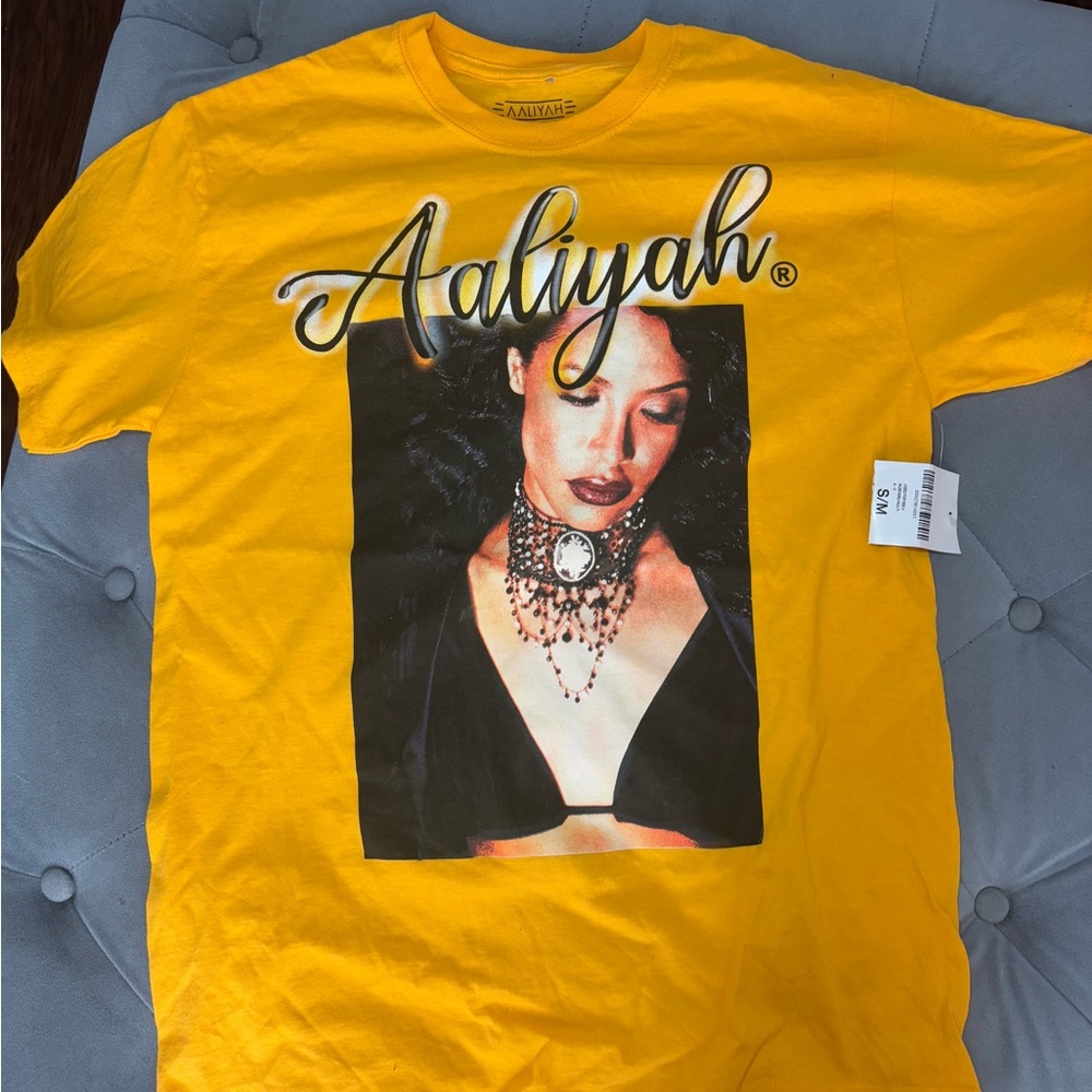 Aaliyah graphic shirt